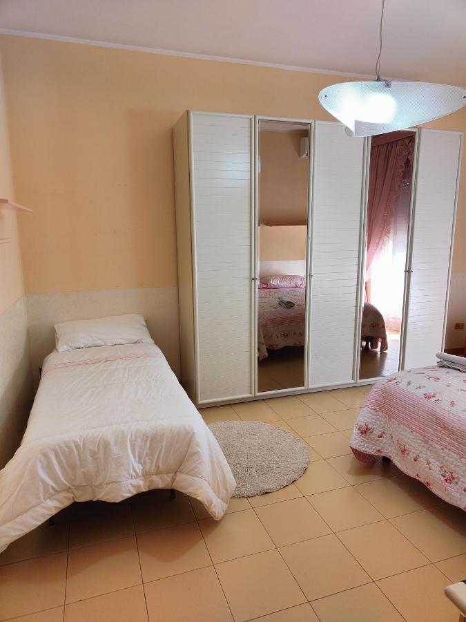 Appartamento In Villa Virginia Fino A 10 Ospiti Mondragone Exterior foto